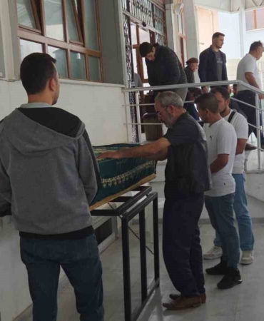 Bağ evinde balta ile öldürülen 25 yaşındaki genç adam toprağa verildi