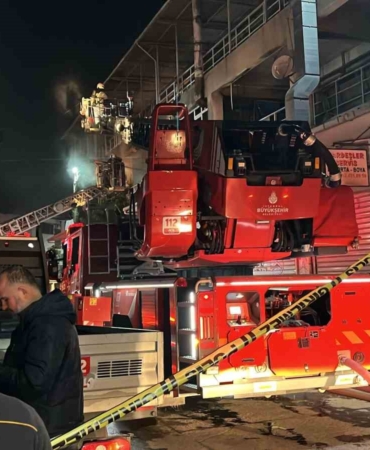Zeytinburnu’nda conta atölyesinde çıkan yangın söndürüldü