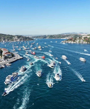 Şampiyon Sarıyer’den boğazda kutlama