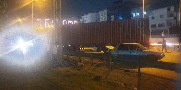 Beylikdüzü’nde kontrolden çıkan tır ortalığı birbirine kattı: 1 ölü, 2 yaralı