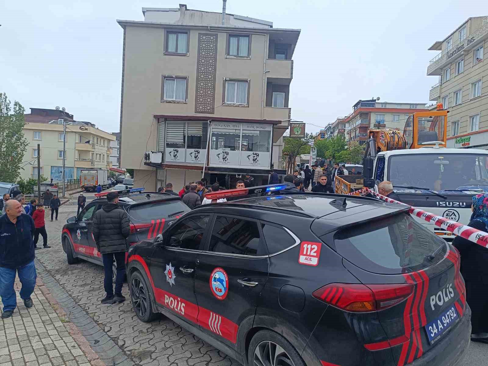 Sancaktepe’de otomobil telefoncuya daldı