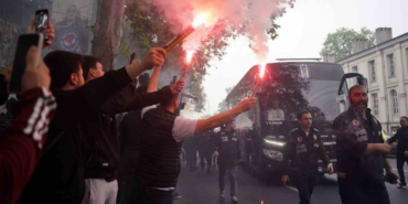 Beşiktaşlı taraftarlar, takımlarını şampiyon gibi karşıladı