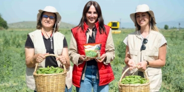Tarımın Kadın Yıldızları’nın emeğiyle SuperFresh "Ege’den Hasat Bezelye"