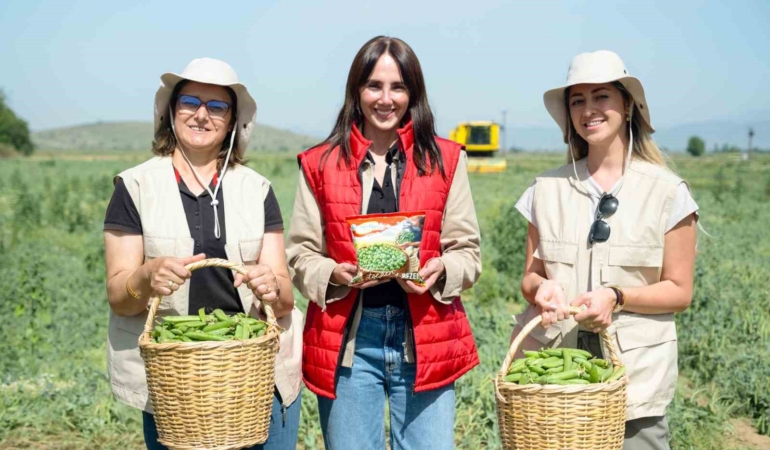 Tarımın Kadın Yıldızları’nın emeğiyle SuperFresh "Ege’den Hasat Bezelye"