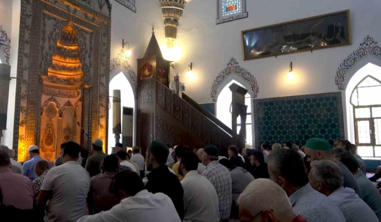 İstanbul’un Fethi’nin 572. yılında Bursa’da 572 hatm-i şerif okundu