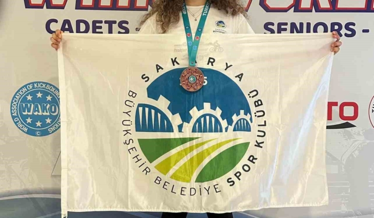 Sakarya Büyükşehir sporcuları madalya kürsüsünü boş bırakmıyor