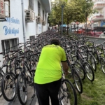 Güngören’de bir iş yerinde lazer kesim makinası patladı, 4 işyeri ve 2 araç hasar gördü