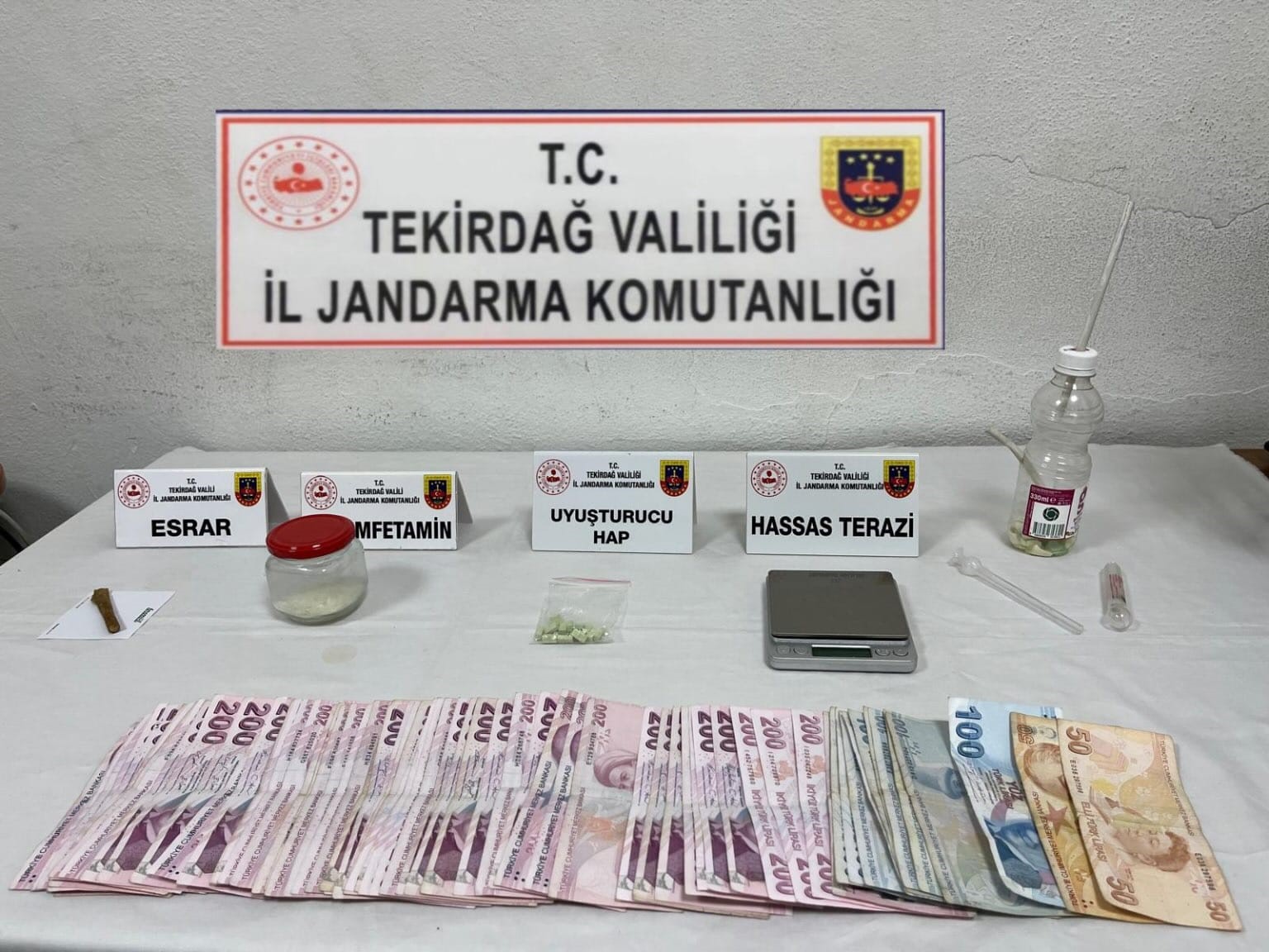 Tekirdağ’da jandarmadan zehir tacirlerine darbe: Çok sayıda uyuşturucu ele geçirildi