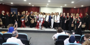 Gaziosmanpaşa’da Anneler Günü kutlamaları renkli görüntülere sahne oldu