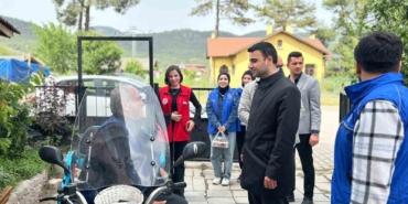 Kaymakam Kılıç, gönüllü gençlerle birlikte engelli vatandaşları evlerinde ziyaret etti