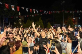 Bilecik’te 10 bin kişi Haluk Levent konserinde buluştu