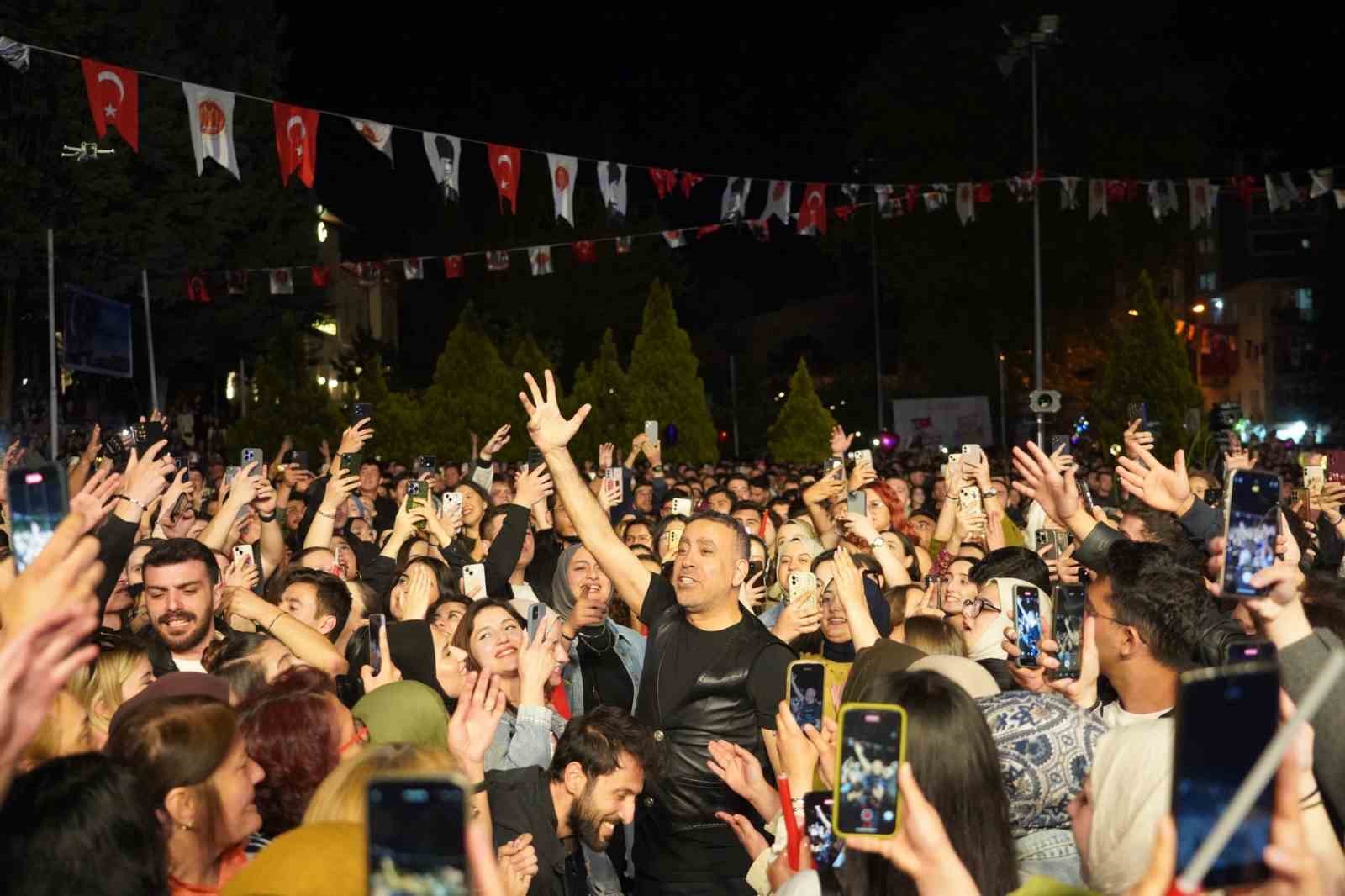 Bilecik’te 10 bin kişi Haluk Levent konserinde buluştu