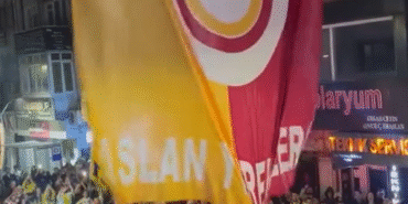 Yalova’da Fenerbahçe taraftarlarından Galatasaray bayraklarına saldırı