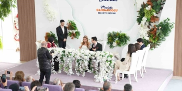 Nikah salonunda ilk önce kız istendi, ardından nikah kıyıldı