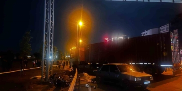 Beylikdüzü’nde kontrolden çıkan tır motosiklete çarptı: 1 ölü, 2 yaralı