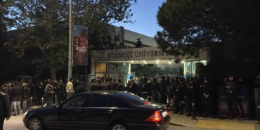 Boğaziçi Üniversitesi’nde göstericiler polise saldırdı: 13 polis yaralandı, 97 gözaltı