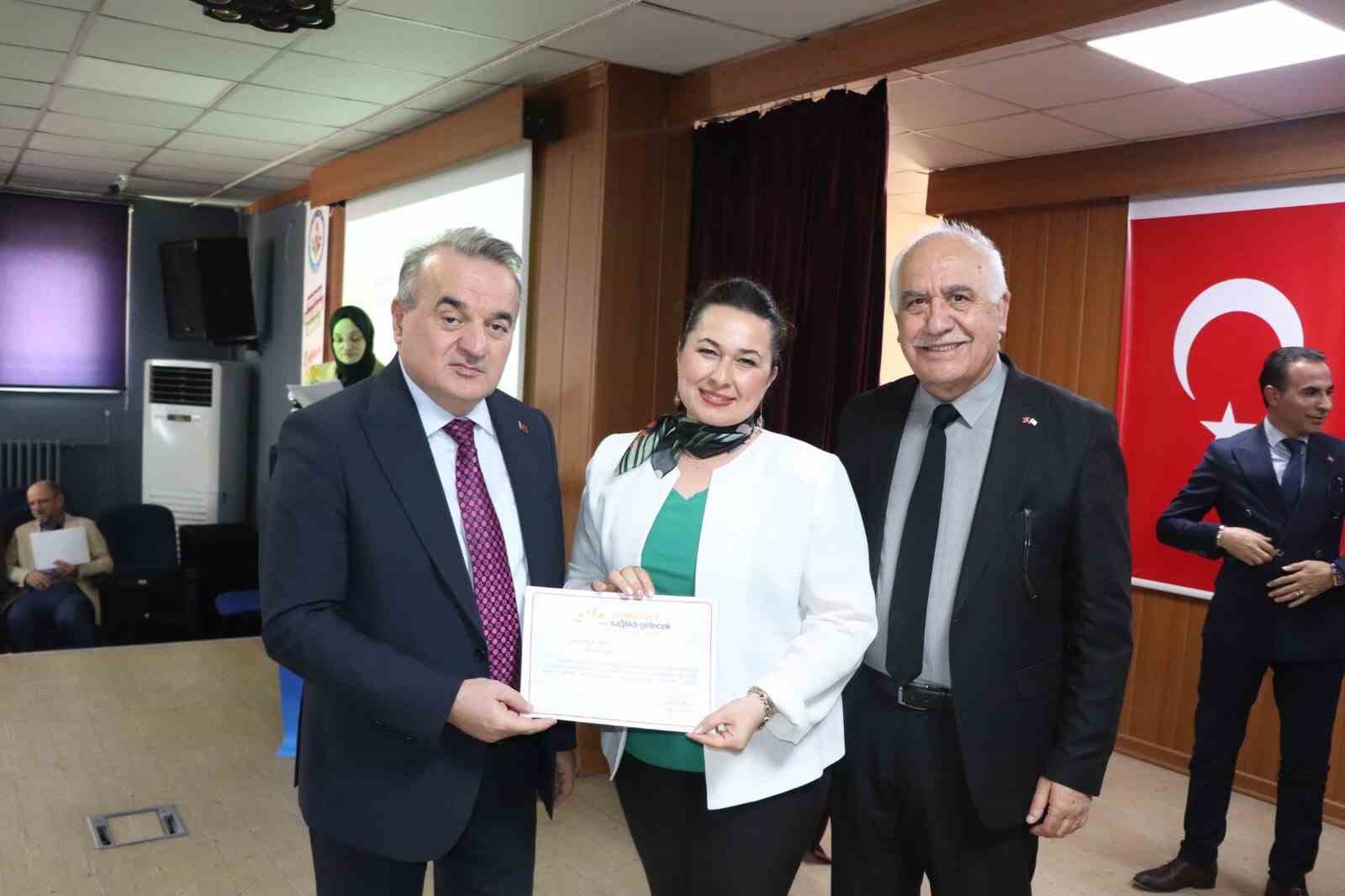 Yetenek yarışmasında başarılı öğrenciler ödüllendirdi