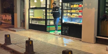 Gaziosmanpaşa’da husumetlisinden kaçarak kafeye saklanan genç, silahlı saldırıda yaralandı