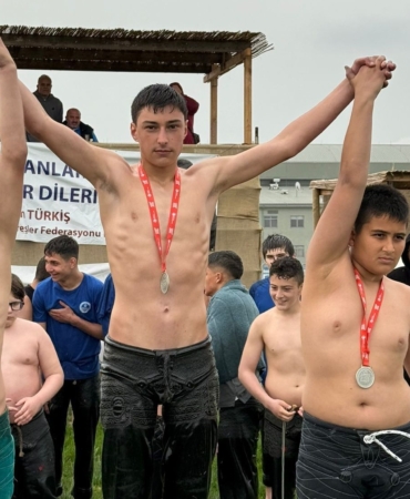 Gölcüklü pehlivanlar başarıya doymuyor