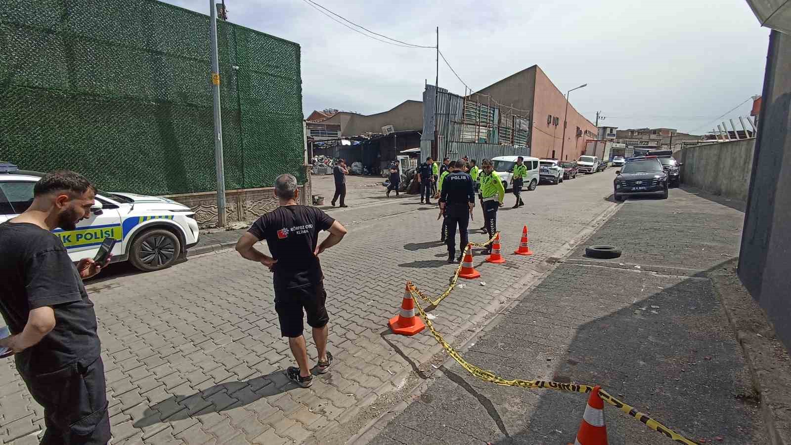 İş yerinde silahlı saldırıya uğrayan hurdacı ağır yaralandı