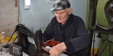 20 metrekarelik dükkanda fabrikasyona direniyor