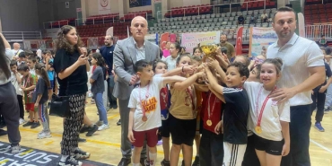 Yalova Çocuk Oyunları Şenliği renkli görüntülere sahne oldu