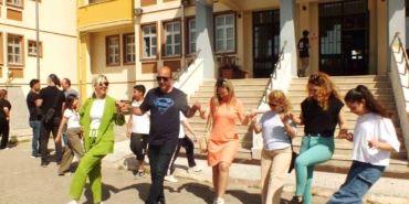 Ayvalık’ta Hıdırellez ateşi okulda yandı
