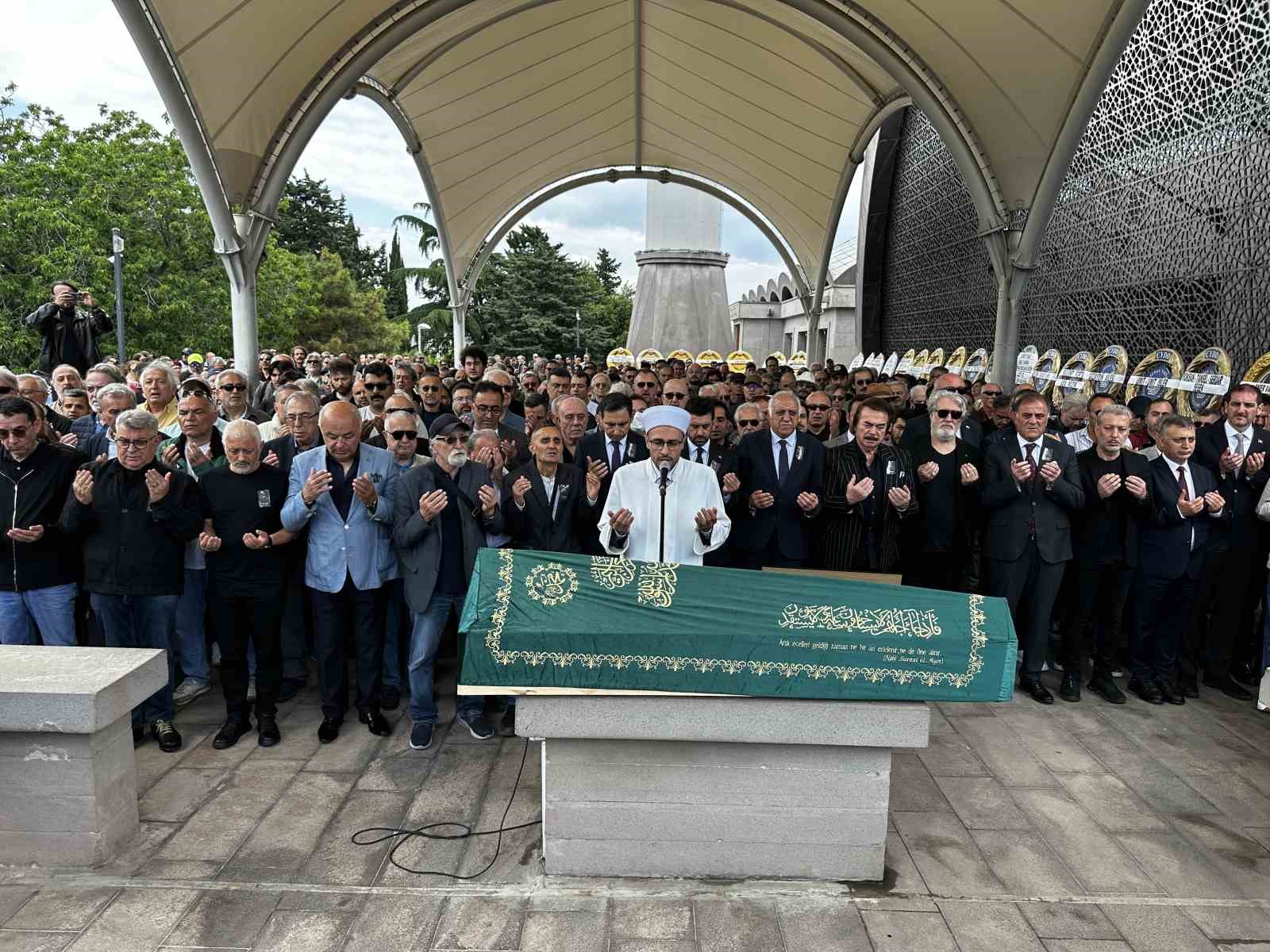 İlhan Şeşen son yolculuğuna uğurlandı