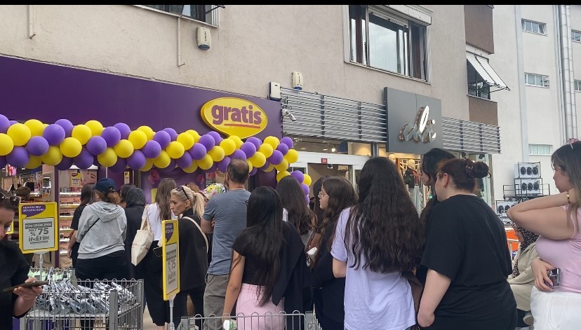 Gratis’ten dev indirim kampanyası: Raflar boşaldı, ürünler tükendi