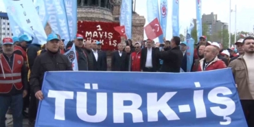 TÜRK-İŞ, Taksim’e çelenk bıraktı