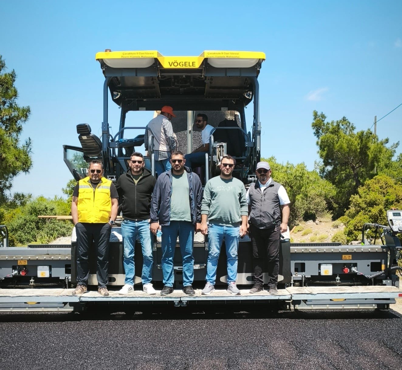 Ayvacık’ta sıcak asfalt çalışmaları başladı