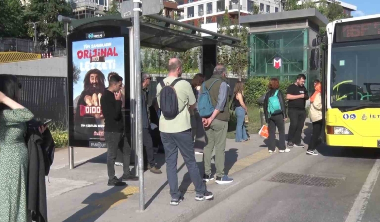 İBB’den alacaklarını tahsil edemeyen Özel Halk Otobüsleri kontak kapama eylemi gerçekleştirdi
