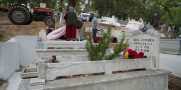 Kazdağları eteklerindeki mezarlıkta 600 yıllık Hıdırellez geleneği sürdürülüyor