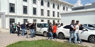 Sürücünün içinde bulunduğu otomobil kurşun yağmuruna tutulmuştu: 5 şüpheli yakalandı