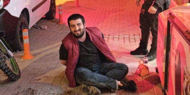 Bakkalı kundaklamaya çalıştı, polisler yakaladı