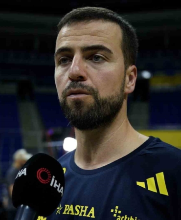 Melih Mahmutoğlu: "Avrupa’nın en iyi basketbolunu oynayarak şampiyonluğu hak ettik"