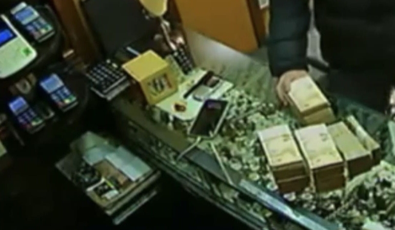 Yüksek kar vaadiyle 1 buçuk milyar lira dolandıran çeteye operasyon: 3’ü kadın 11 kişi yakalandı