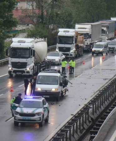 Anadolu Otoyolu’nda yağmur ile kazalar peş peşe geldi: Her iki istikamette de trafik aksadı