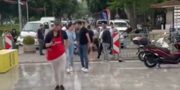 Bursa’da fırtına reklam panosunu uçurdu: Bir kişi yaralandı