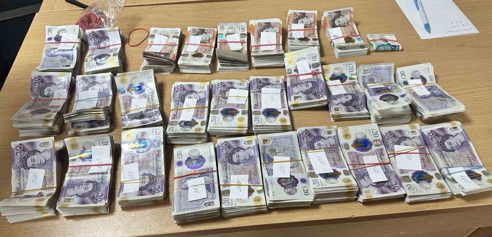 Tırın havalandırma kanalındaki 50 bin İngiliz sterlin komşuya kaldı