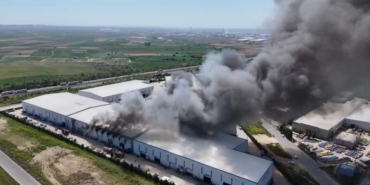 Tekirdağ’daki fabrika yangını havadan görüntülendi