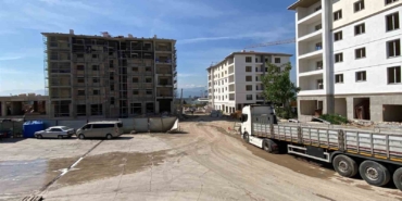 İnşatta fenalaşan işçiye vinç yardımıyla müdahale edildi