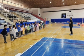 Bilecik anaokulu minikleri voleybol ile tanıştı