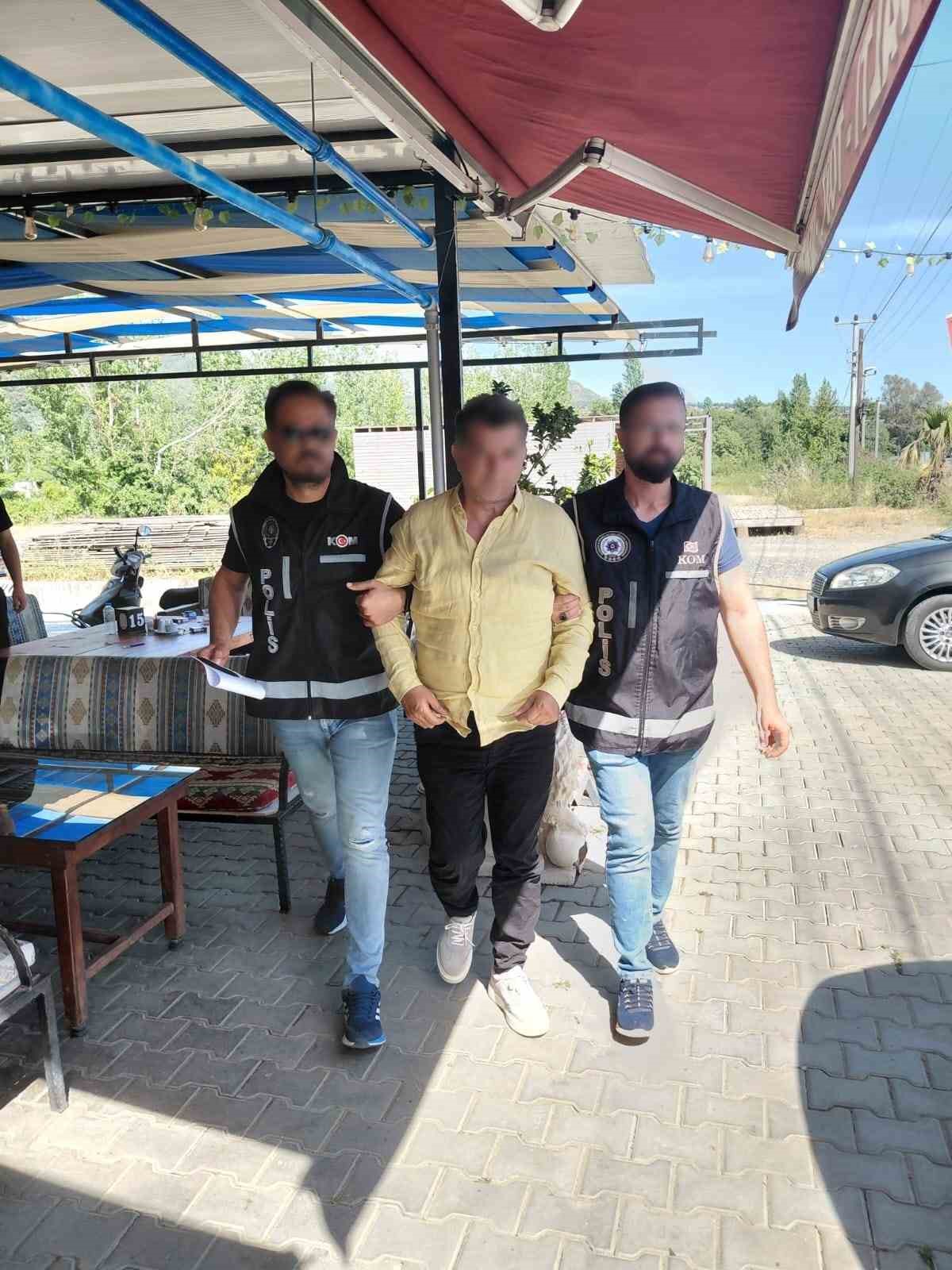 İstanbul merkezli borsa operasyonunda örgüt ele başı ve 6 şüpheli yurt dışına kaçarken yakalandı
