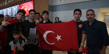 Arnavutköylü öğrenciler ABD’den dünya şampiyonası ödülüyle döndü