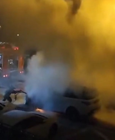 Silivri’de park halindeki araçta yangın paniği