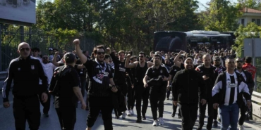 Beşiktaş taraftarı stada geldi