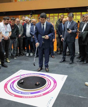 SUBÜ’de düzenlenen Robot ve Teknoloji Olimpiyatları bir ilk oldu