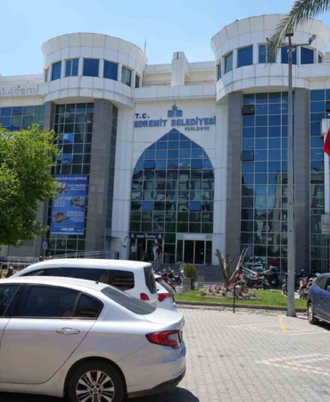 Edremit Belediyesi Yapı Kontrol Müdürlüğü’ne operasyon: 3’ü belediye personeli 7 kişi gözaltında