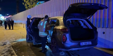 Başakşehir’de iki araç kafa kafaya çarpıştı: 5 yaralı